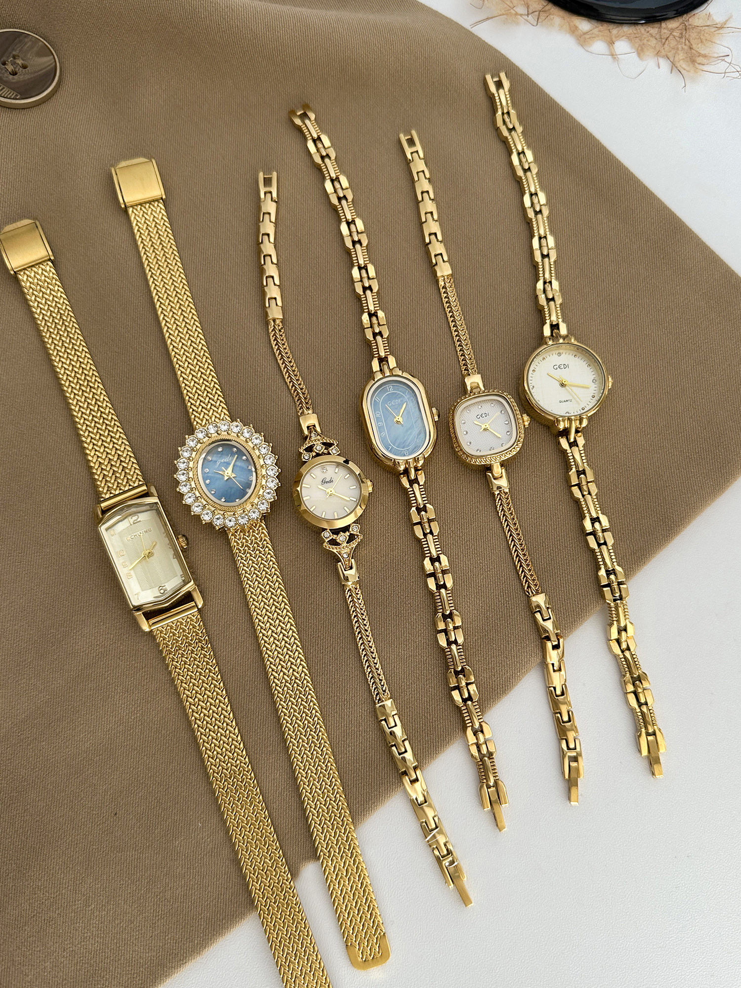 Vintage Collectible Watches - Vintage Gold Women's Watch Collection Retro