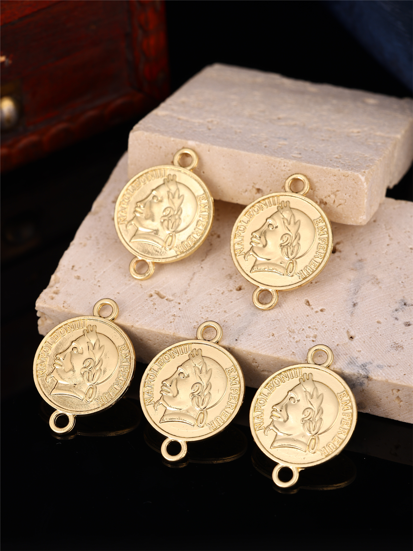 Coin-Shaped DIY Women's Robe A - Vintage Jewelry Collection 评论和价格