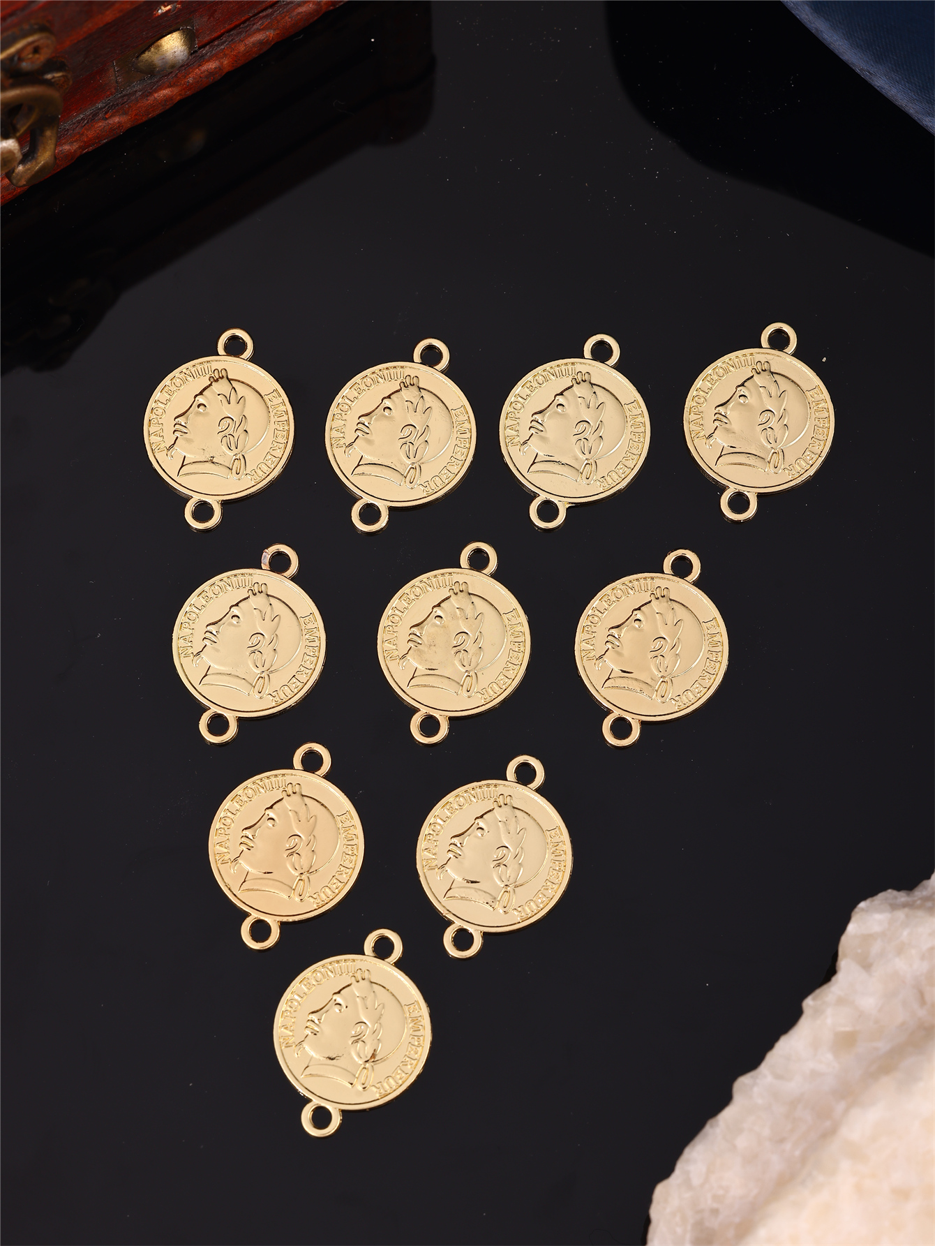 Coin-Shaped DIY Women's Robe A - Vintage Jewelry Collection 评论和价格