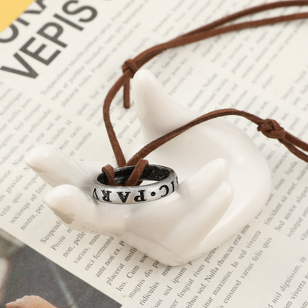 Game Anime Leather Chain Ring  - Vintage Jewelry Collection 评论和价格