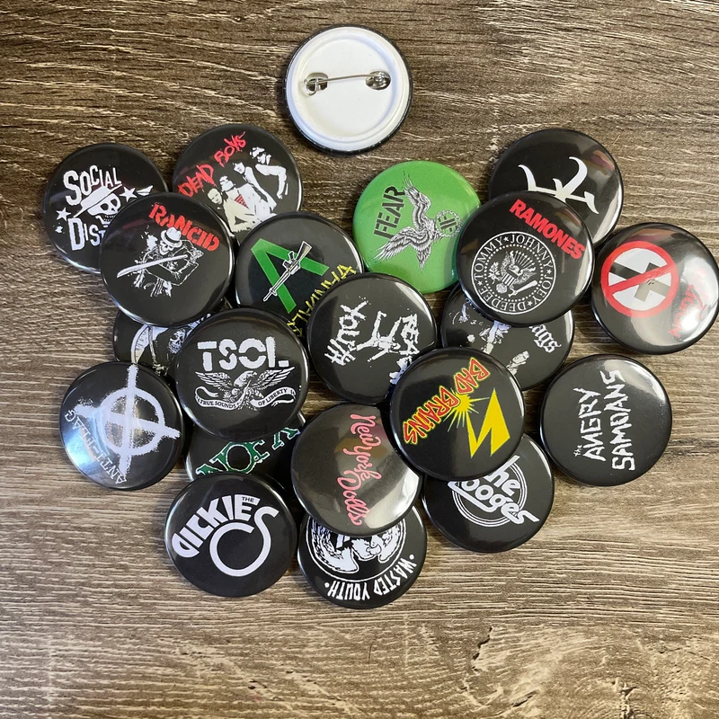 Vintage US Punk Rock Band Pinb - Collectible Vintage Brooches 评论和价格