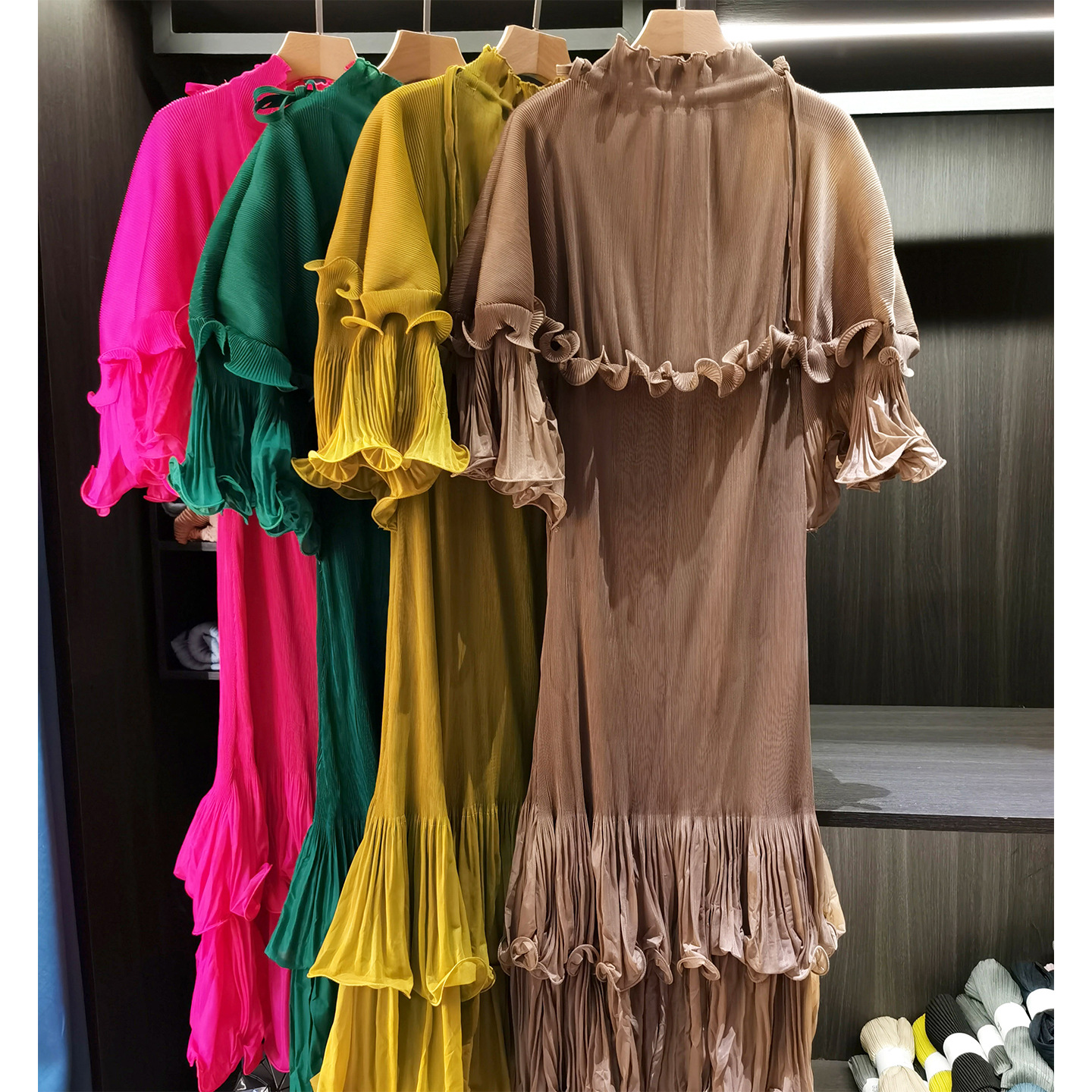 Miyake Spring Collection: Ruff - Vintage Collectible Bells 评论和价格