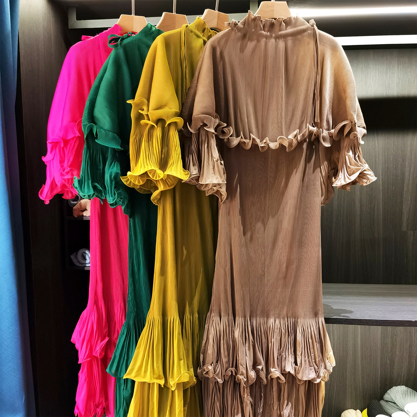 Miyake Spring Collection: Ruff - Vintage Collectible Bells 评论和价格