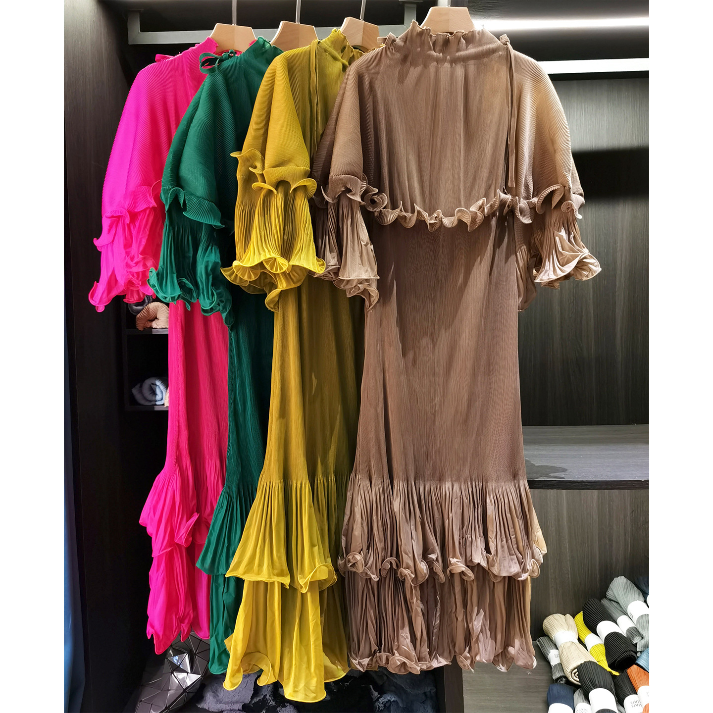 Miyake Spring Collection: Ruff - Vintage Collectible Bells 评论和价格