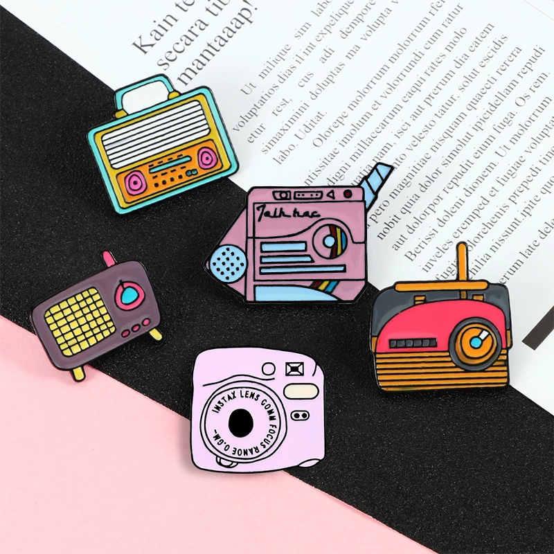 Vintage Game Enamel Pins Colle - Collectible Vintage Brooches 评论和价格