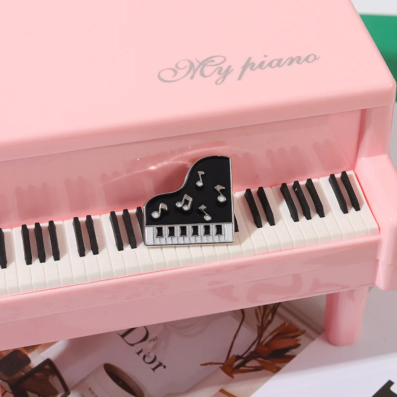 Musical Instrument Enamel Lape - Collectible Vintage Brooches 评论和价格